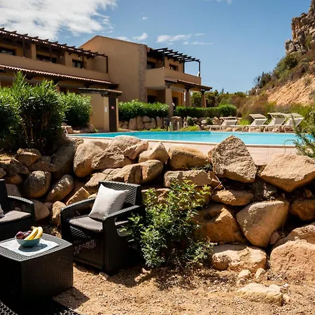 Emmita's - Relax Among Red Rocks And Pool Apartmán