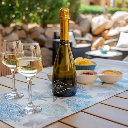 Emmita's - Relax Among Red Rocks And Pool