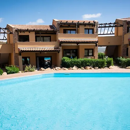 Emmita's - Relax Among Red Rocks And Pool Apartman *