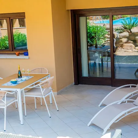 Emmita's - Relax Among Red Rocks And Pool Apartman *