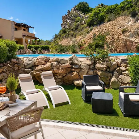 Emmita's - Relax Among Red Rocks And Pool
