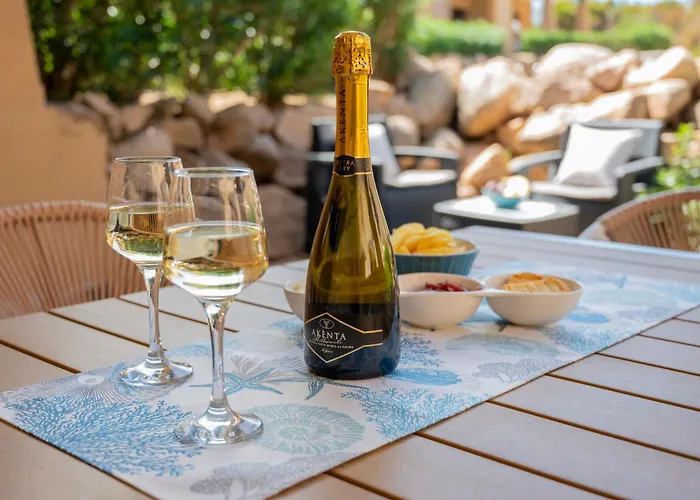 Emmita's - Relax Among Red Rocks And Pool