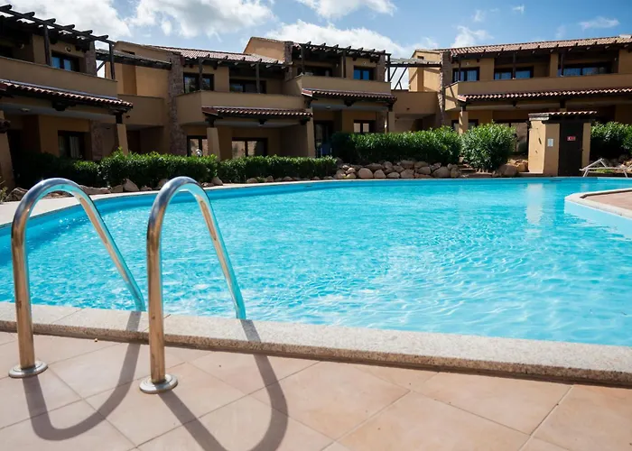 Emmita's - Relax Among Red Rocks And Pool Коста-Парадисо