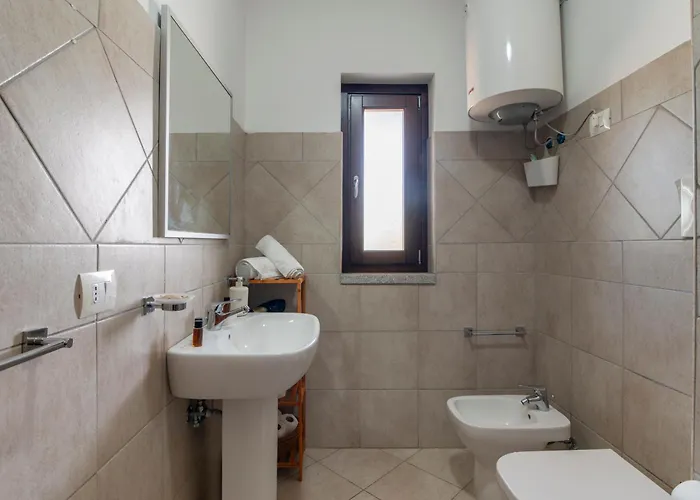 Emmita's - Relax Among Red Rocks And Pool * Коста-Парадисо